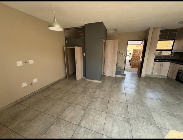 2 BEDROOM TOWNHOUSE FOR SALE IN GLEN MARAIS